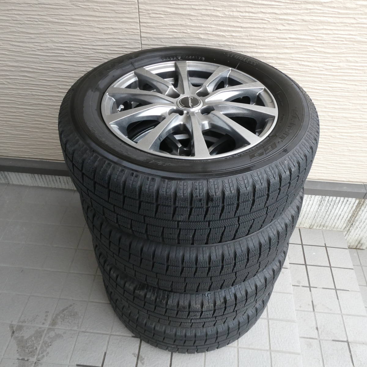 送料無料　スタッドレスタイヤ アルミホイール 4本セット TOYO GARIT GS 175/65 R14 82Q 17年式　北海道　沖縄は発送不可_画像1