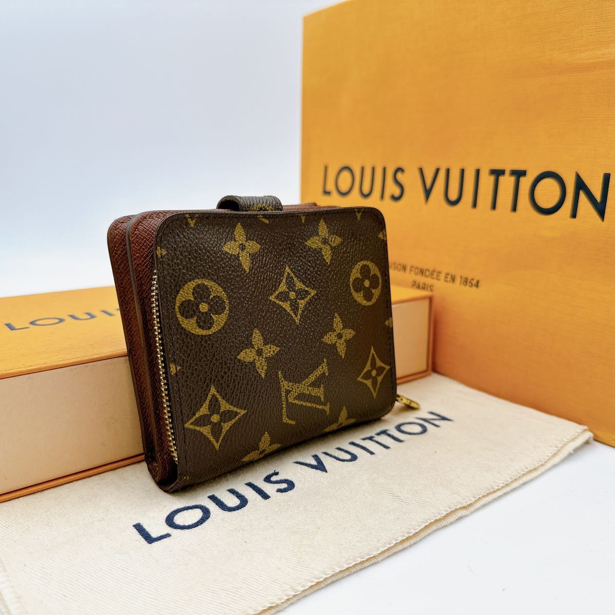 A2333【極美品】LOUIS VUITTON ルイヴィトン モノグラム コンパクト