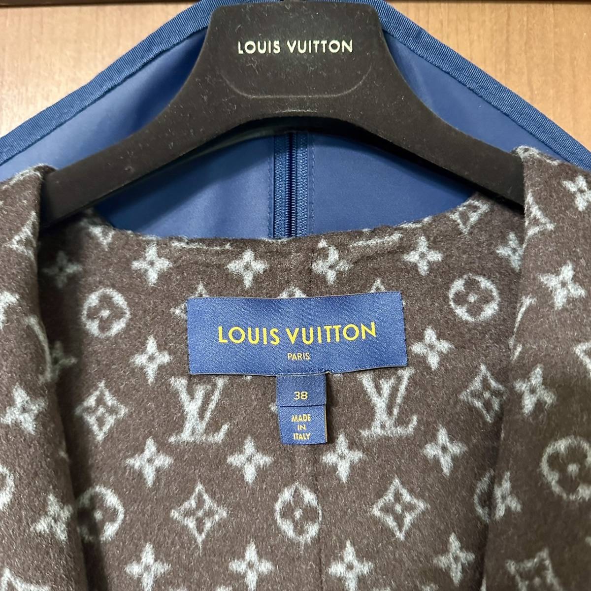 美品☆即完売モデル☆LOUIS VUITTON ルイヴィトン 38 モノグラム ダブルフェイス ラップコート ベルテッド ハンガーケース付き 73万_画像4