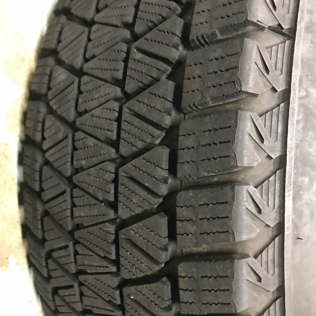 おすすめ！デリカD5で使用215/70R16スタッドレスタイヤホイール4本セットブリヂストン ブリザックDMV3 20年製_画像9