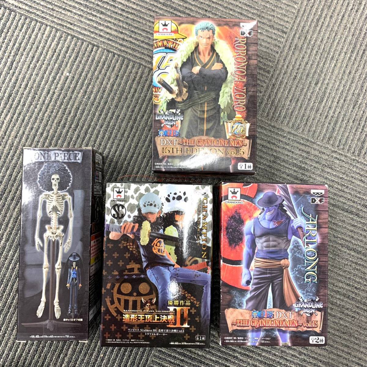 E102 フィギュア　まとめ　ONE PIECE　ワンピース　DXF アーロン　トラファルガー・ロー　ロロノア・ゾロ　ブルック　ジャンク品　中古_画像1