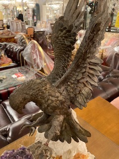 スペイン輸入　アンティーク調　ゴージャス　本格　ブロンズ製　水晶　イーグルの置物　鷲の置物　鷹の置物_画像2