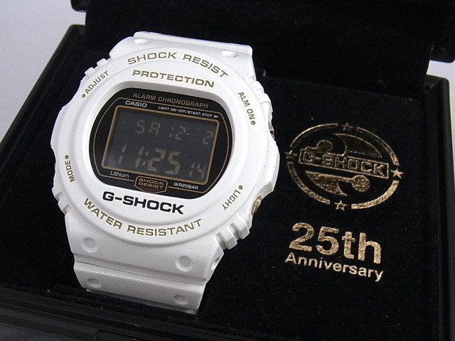 デッド！！カシオ　G-SHOCK　２５周年記念限定モデル　ライジングホワイト　デジタル　DW-5725B-7JF（箱付き）８