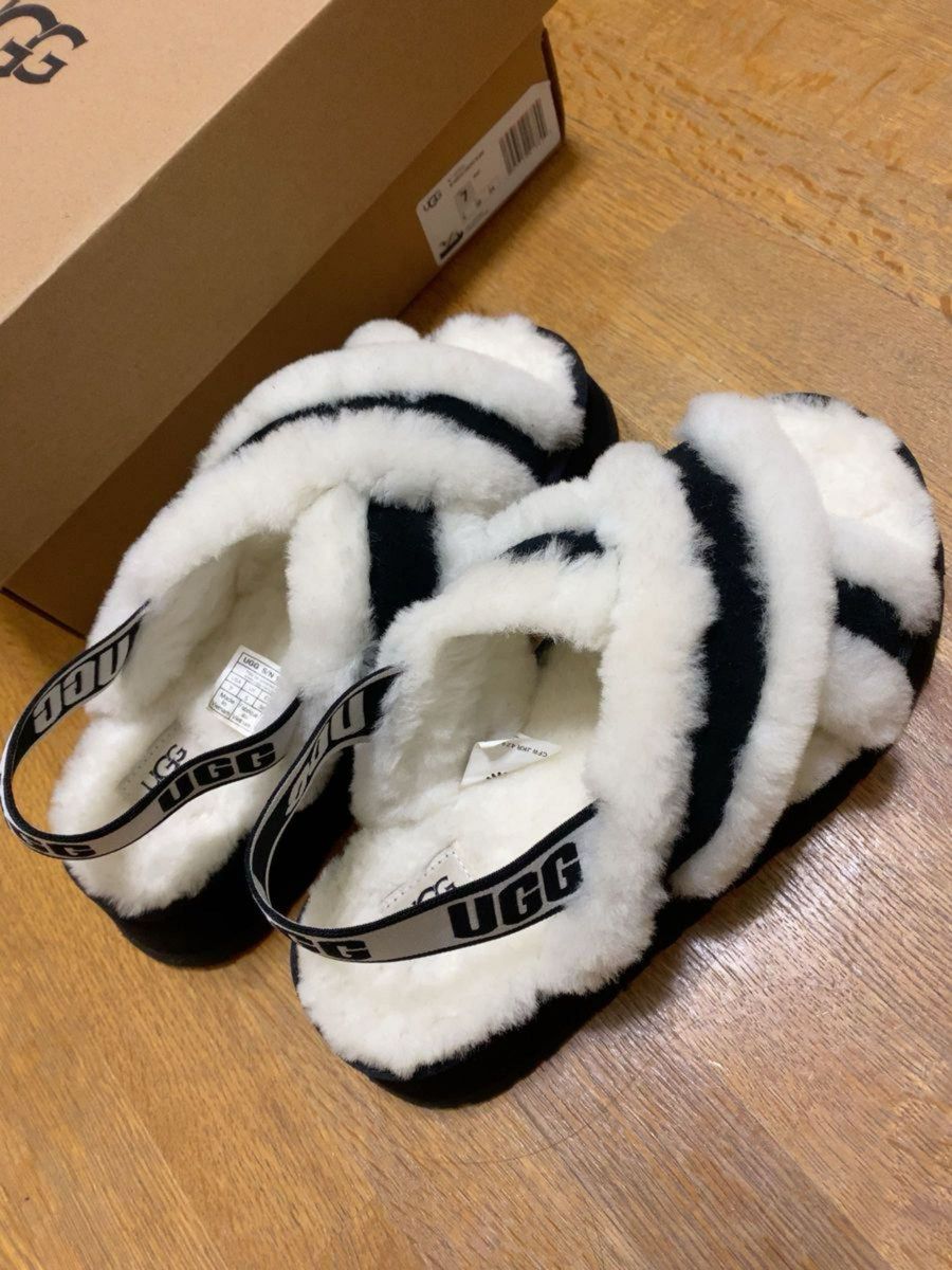 ugg アグ　クロスファーサンダル　24