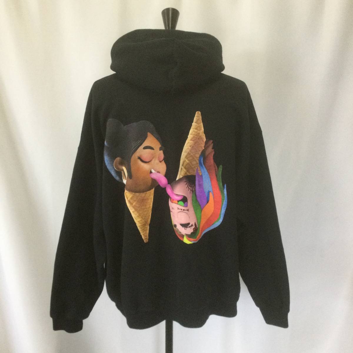 【N235】★ 6ix9ine×Nicki Minaj★ FEFE プリント パーカー 2XLサイズ シックスナイン ニッキーミナージュ ヒップホップ 古着 古着卸_画像3