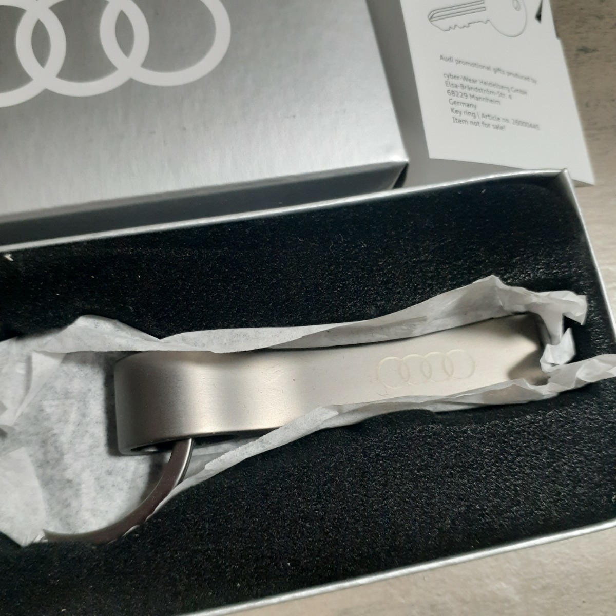 箱付き未使用品 Audi 純正 キーホルダー キーリング 国内ディーラー 正規品 アウディ ノベルティ