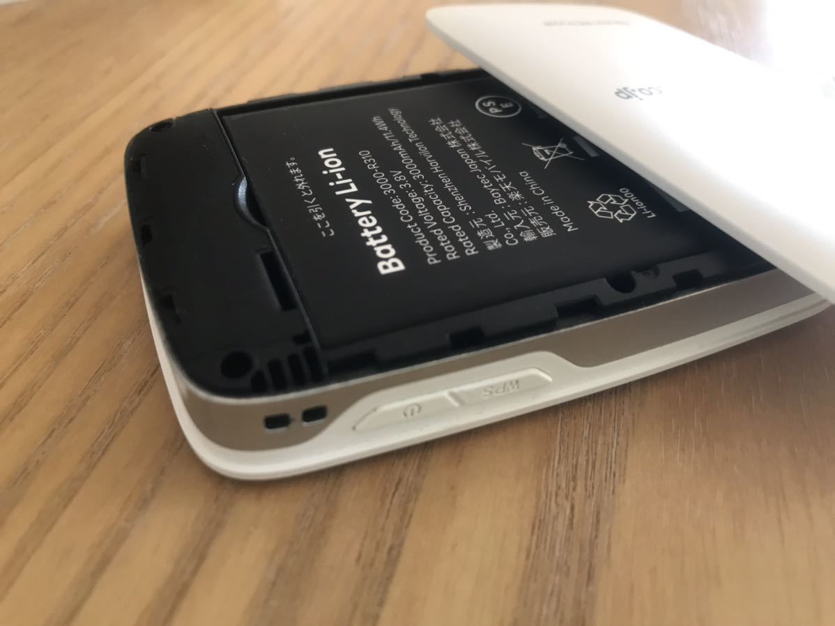 Rakuten WiFi Pocket（R310）楽天モバイル　ポケットワイファイ、パンダルーター　箱なし説明書あり　バッテリー膨張なし　2ヶ月使用品_画像8