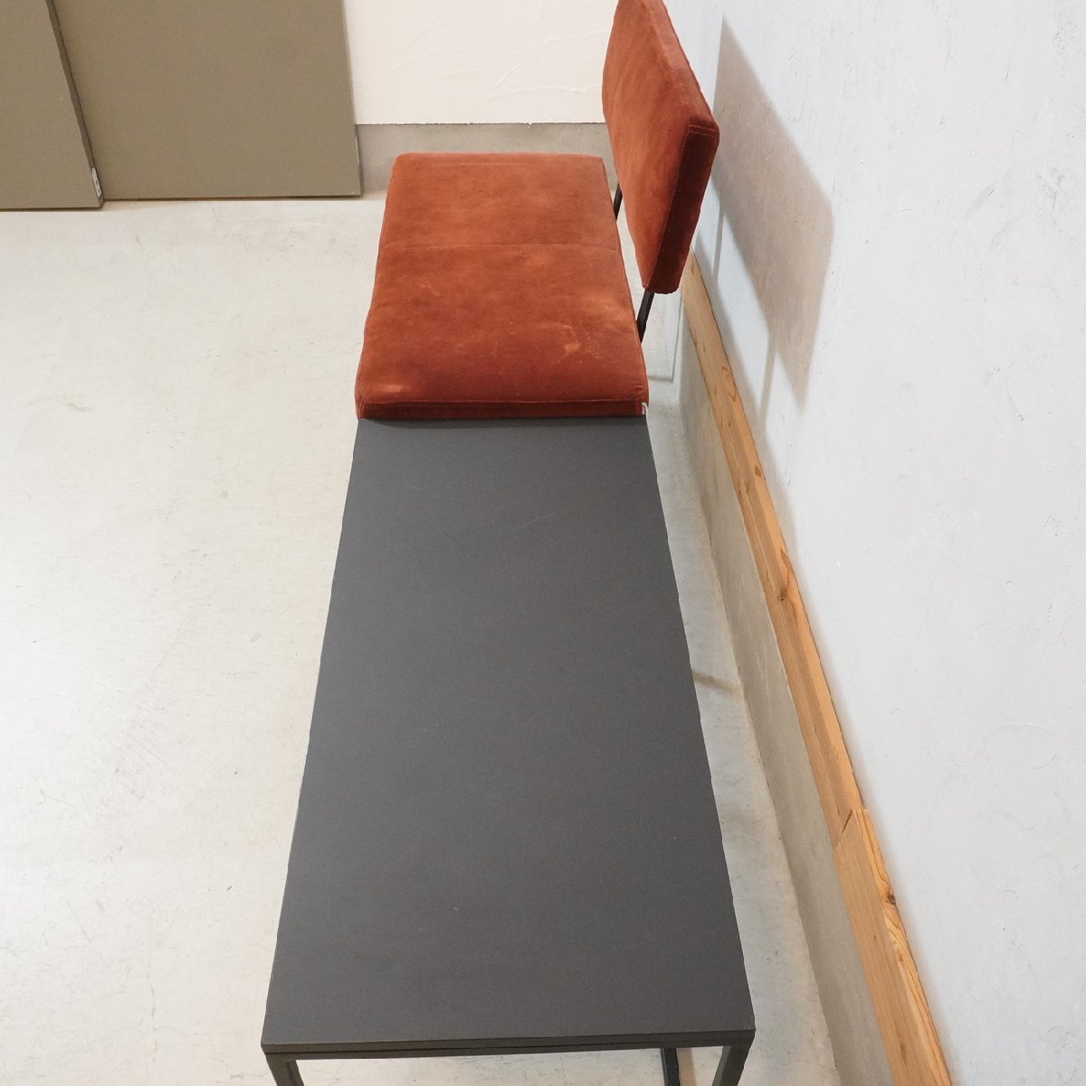 BoConcept ボーコンセプト London ロンドン ラージベンチ テーブル付き 長椅子 ファブリック モダン インダストリアル デンマーク DL122_画像3