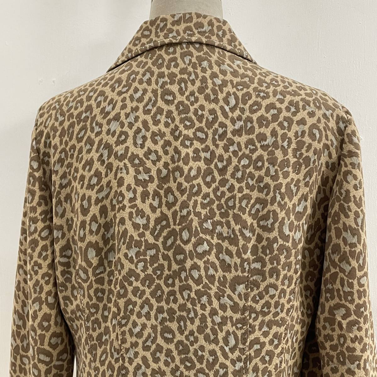 * Italiya GKita rear total pattern leopard print Leopard animal pattern jacket rhinestone equipment ornament beige group size 9[ uniform carriage / including in a package possibility ]C