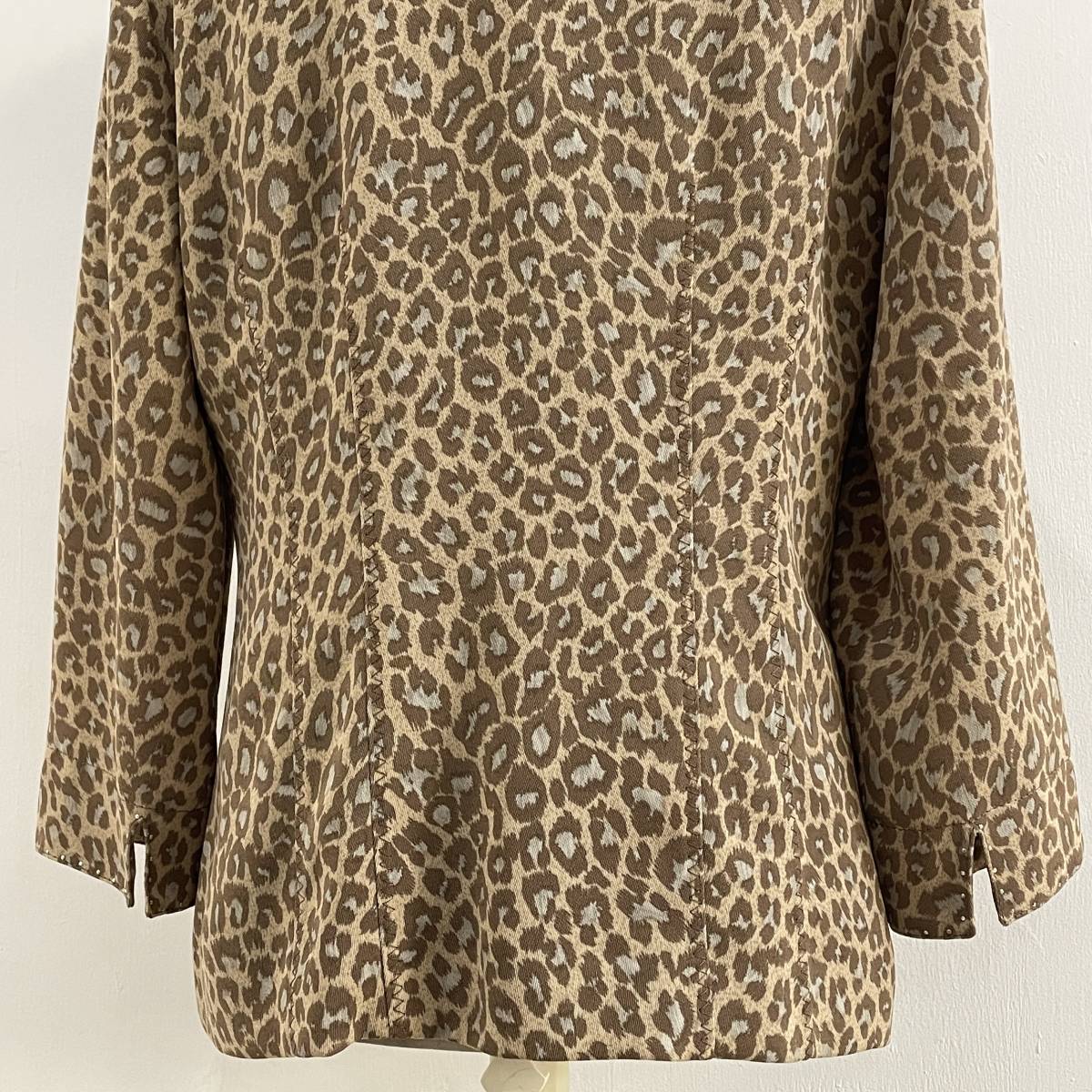 * Italiya GKita rear total pattern leopard print Leopard animal pattern jacket rhinestone equipment ornament beige group size 9[ uniform carriage / including in a package possibility ]C