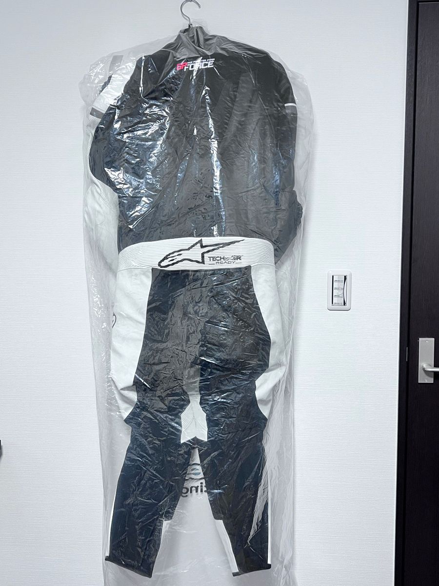 Alpinestars GP Force Phantom EUR58 ワンピース レザースーツ Alpinestars GP Force Phantom EUR58 ワンピース レザースーツ