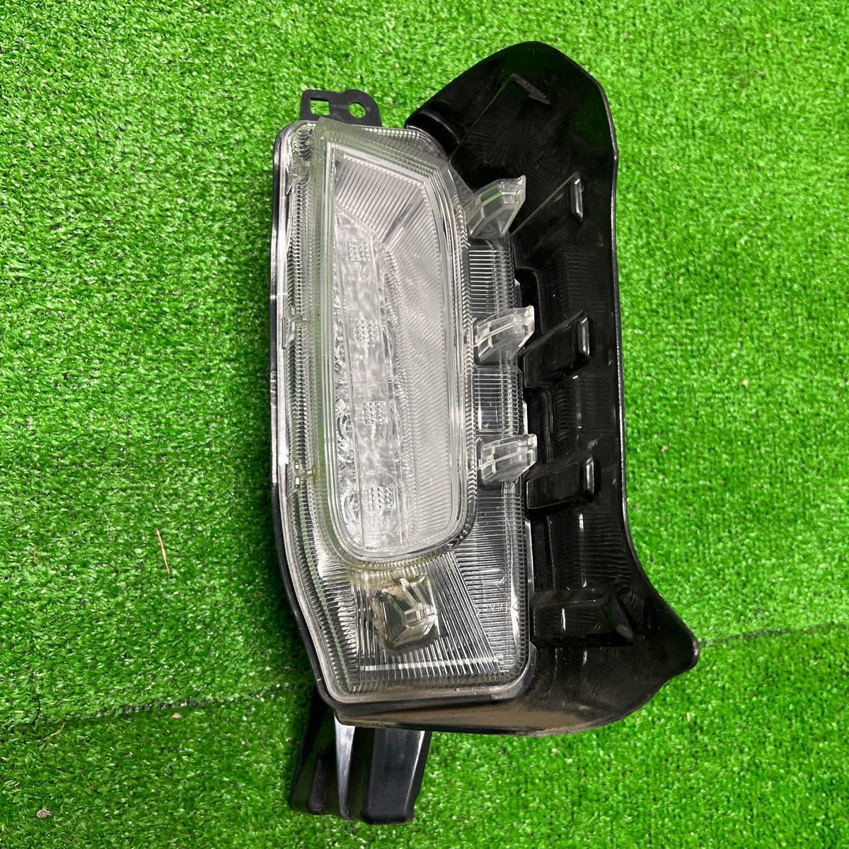 1、トヨタ　プリウスα ZVW40 純正　LED デイライト_画像1