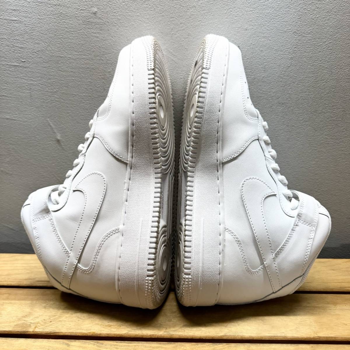極美品 NIKE AIR FORCE 1 MID 07 ナイキ エアフォース 1 ミッド 極美品 NIKE AIR FORCE 1 MID 07 ナイキ エアフォース 1 ミッド