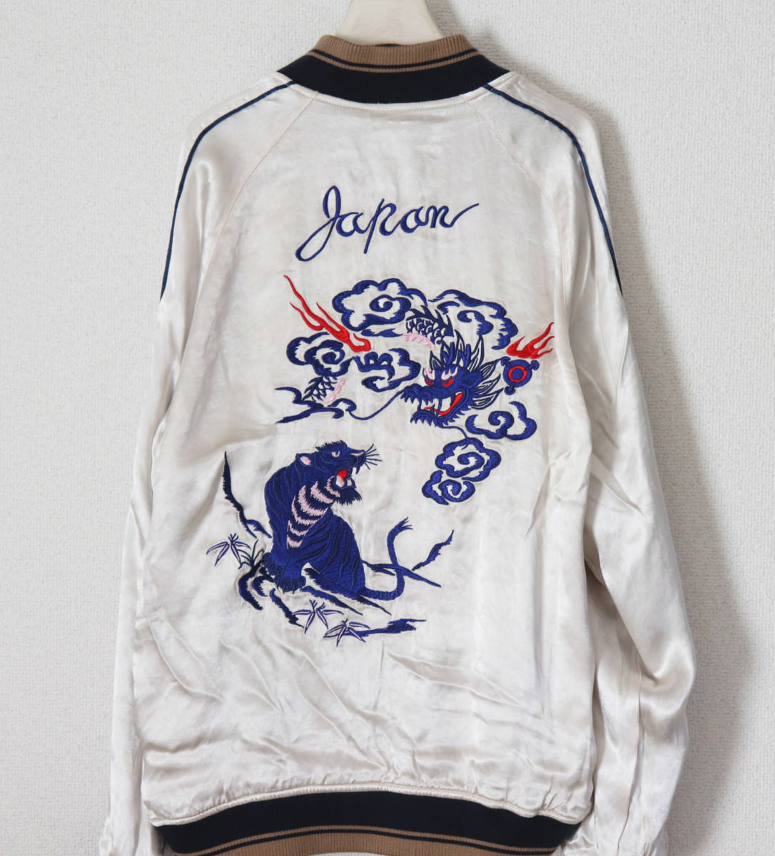 新品タグ付き【AVIREX アヴィレックス】リバーシブル刺繍 SUKA 新品タグ付き【AVIREX アヴィレックス】リバーシブル刺繍 SUKA
