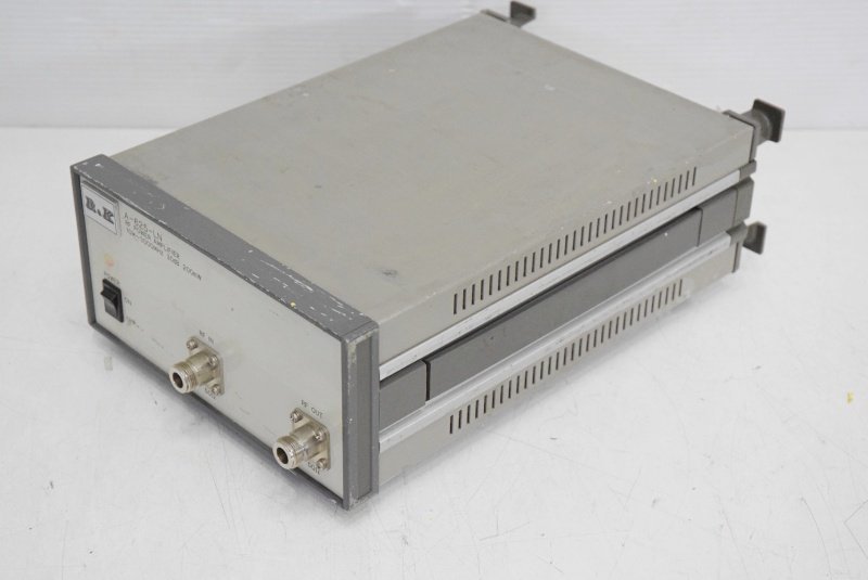 R&K RFパワーアンプ 増幅器 RF POWER AMPLIFIER 10M～3000MHz 30dB 200mW■A-625-LN 中古【ジャンク品】■送料無料_外観にキズ、汚れ等あり。