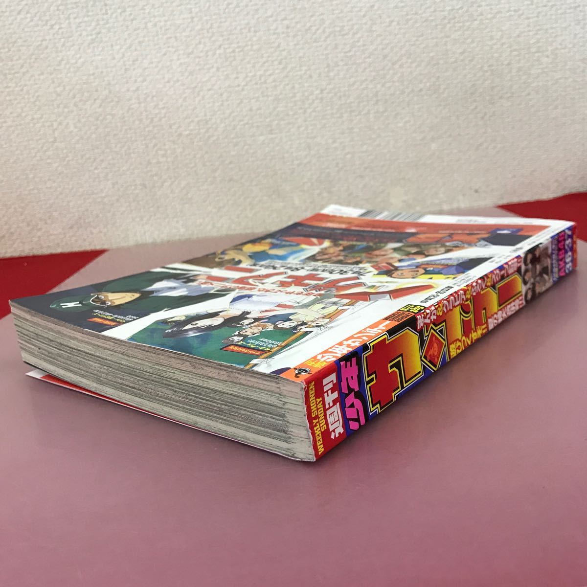 あ18-006 週刊少年 サンデー 36・37 2012 8/22・29 付録、袋とじ（開封済.カード）2点欠品 表紙 AKB48 小学館 マギ 背表紙スレ有 汚れ有_画像3