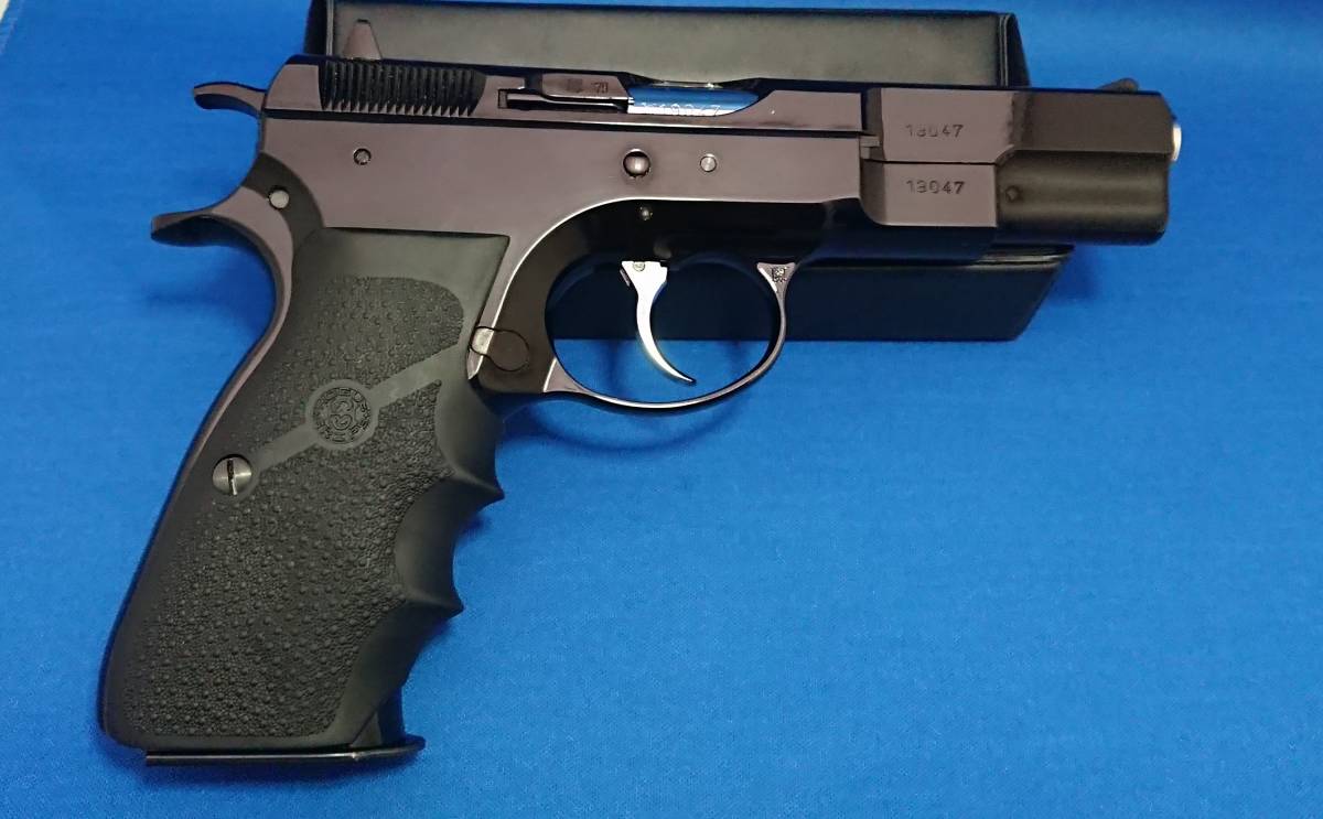 KSC Cz75 1st ディープブルーコーティング 非SYSTEM7 実銃用ホーグラバーグリップ付_画像2