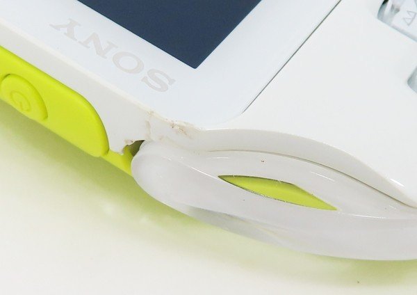 ○【SONY ソニー】PS Vita Wi-Fiモデル + メモリーカード8GB PCH-2000 ライムグリーン/ホワイト_画像7