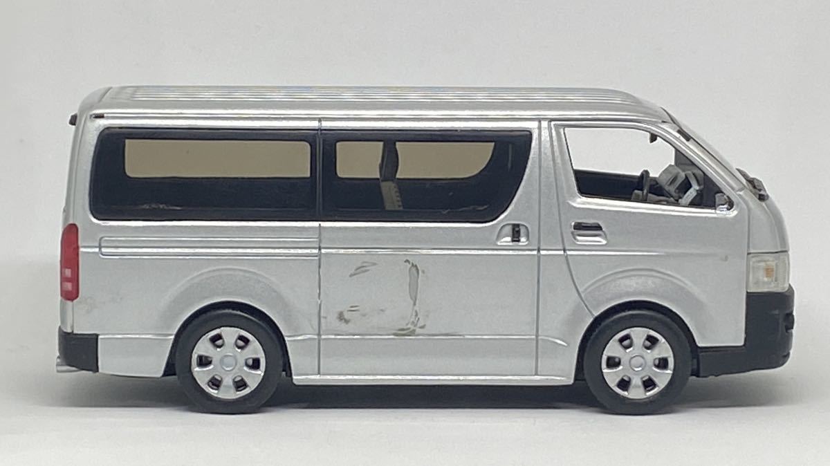 京商 Jコレクション 1/43 トヨタ ハイエース バン 200系 前期 Ⅰ型 シルバー 銀 Jコレ J correction TOYOTA HIACE VAN H200 模型 ミニカー_画像6