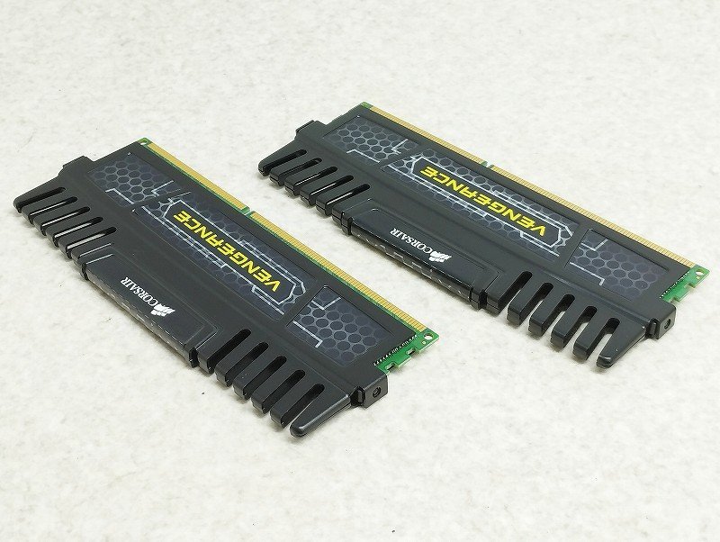 CORSAIR VENGEANCE メモリ CMZ16GX3M2A1600C10 DDR3 16GB ジャンク_画像3