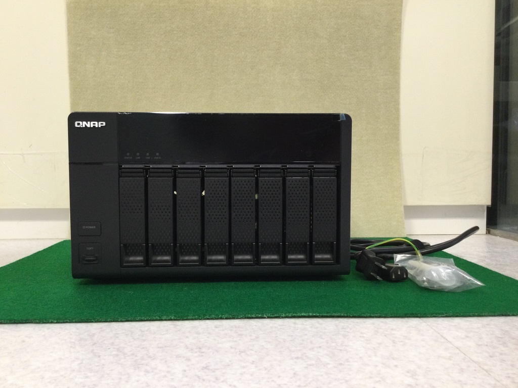 QNAP modei TS-869L 作動品　8ベイ　NAS_画像1