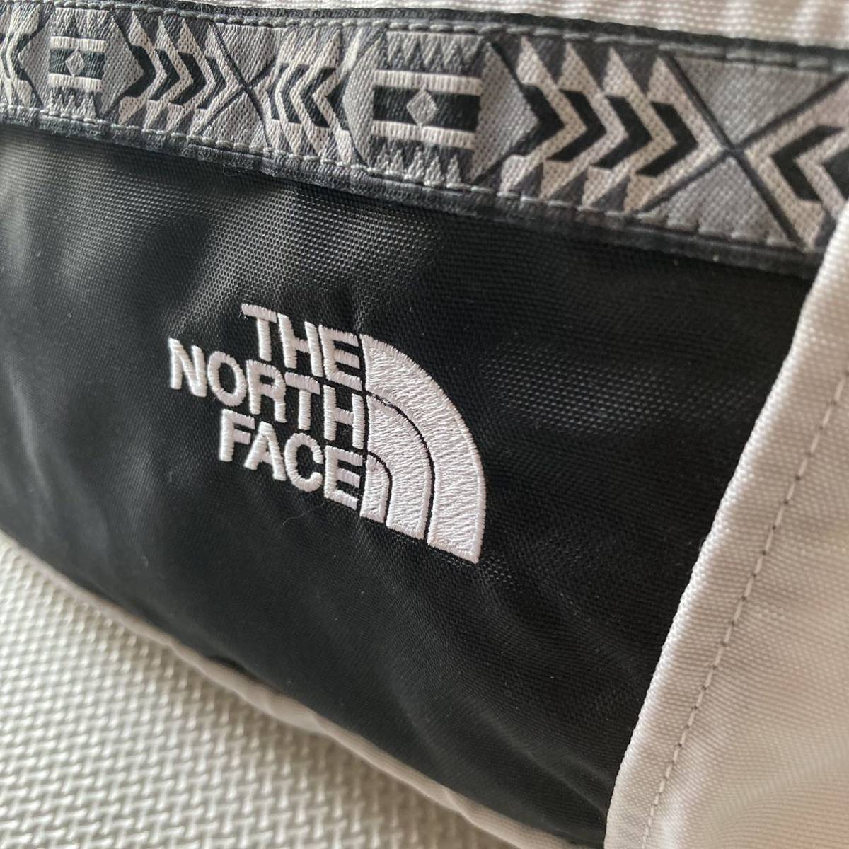 [１円〜]新品＊THE NORTH FACE ザ ノースフェイス NF0A3KXC ショルダーバッグ ボディバッグ ウエスト カメラ ホワイト白 メッセンジャー_画像2