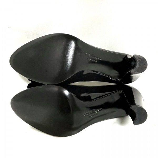 サルバトーレフェラガモ SalvatoreFerragamo パンプス 6C - エナメル（レザー） 黒 レディース ヴァラ/オープントゥ 靴_画像4