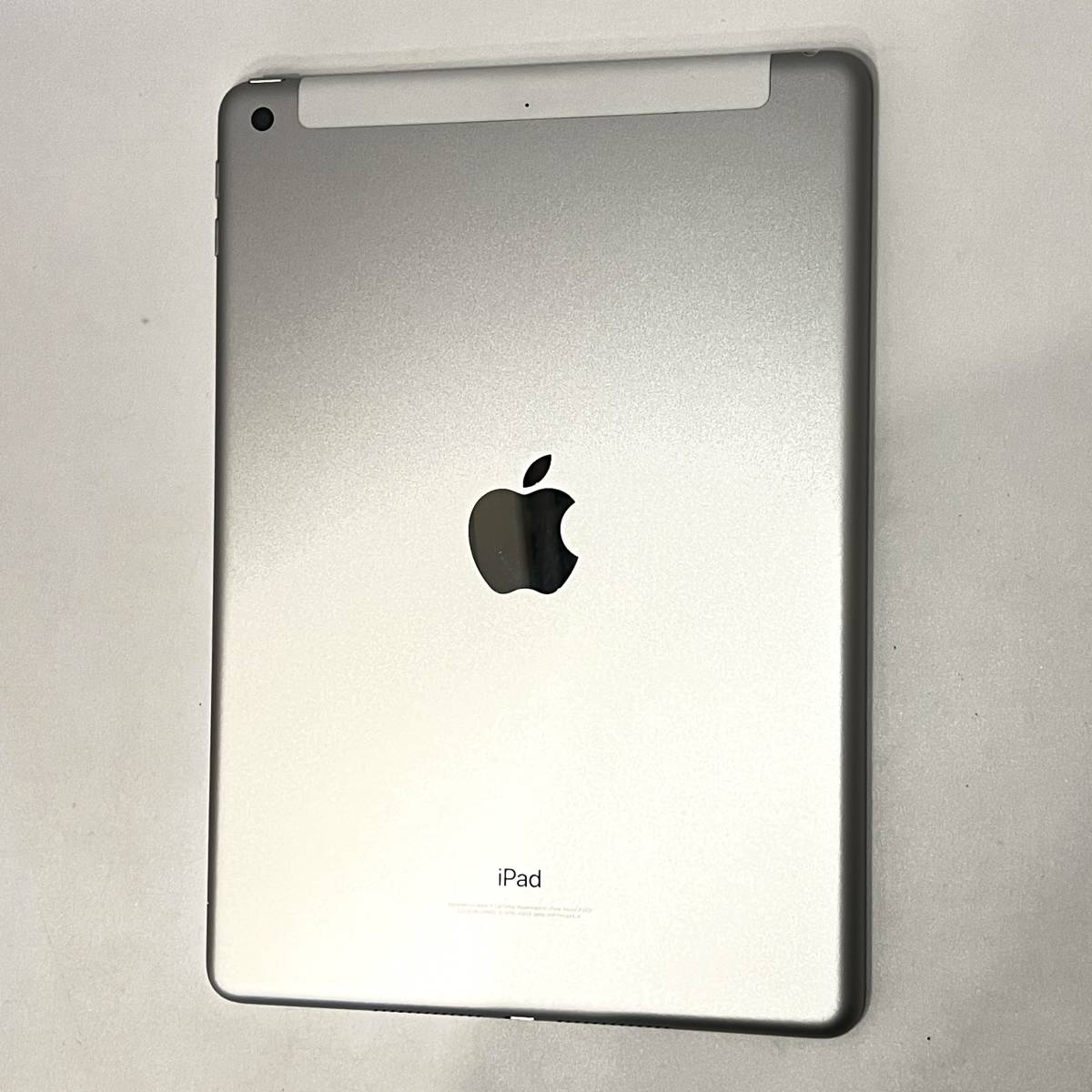 【中古美品】SIMフリー iPad（第5世代/2017） Cellular 32GB シルバー MP1L2J/A ≪softbank版(SIMロック解除済み),判定〇≫_画像3