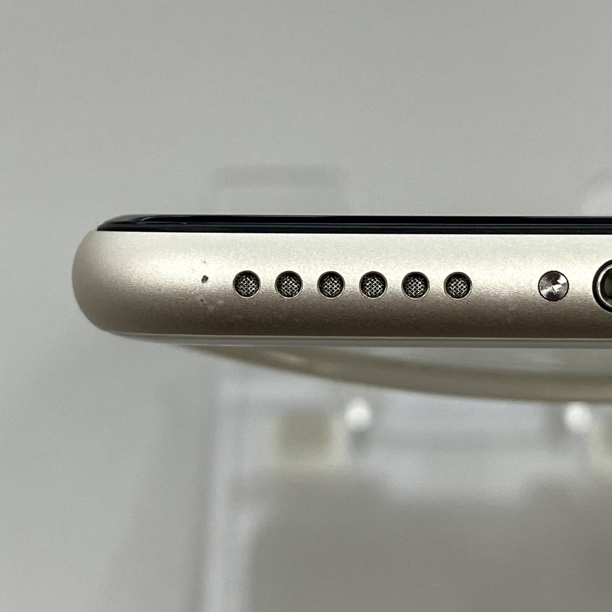 【中古 美品】SIMフリー iPhoneSE 第3世代 64GB スターライト MMYD3J/A バッテリー最大容量88% 利用制限○ docomo版_画像7