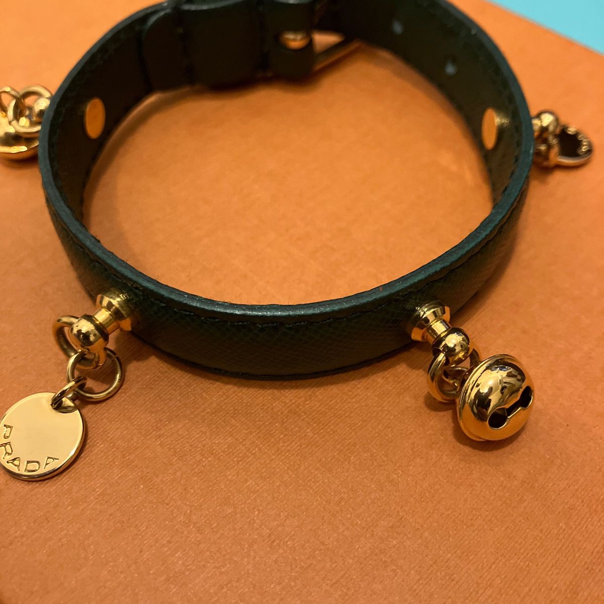 美品 プラダ PRADA グリーン ゴールド レザー バングル 美品 プラダ PRADA グリーン ゴールド レザー バングル