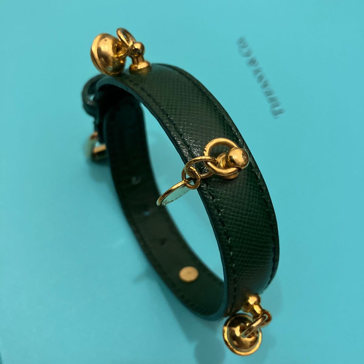 美品 プラダ PRADA グリーン ゴールド レザー バングル 美品 プラダ PRADA グリーン ゴールド レザー バングル
