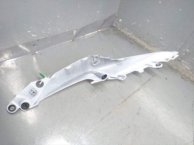 βEL08-2 スズキ GSX250R LC6DN11A (R2年式) 始動動画有 純正 フレームカバー サイドカバー 左 破損無し！の画像7