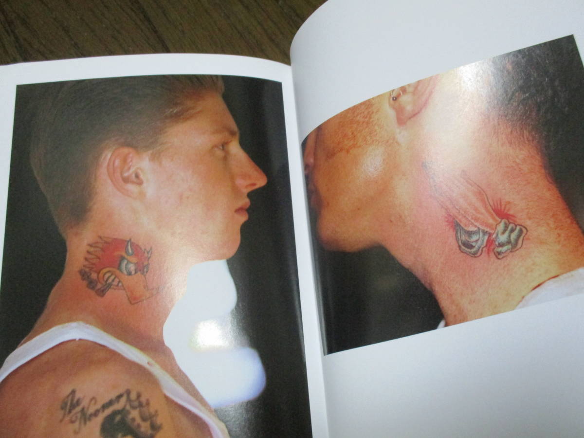 1000 Tattoos world. ta toe photoalbum [ out of print goods large book@]*book@ photoalbum foreign book inserting . tattoo peace carving 