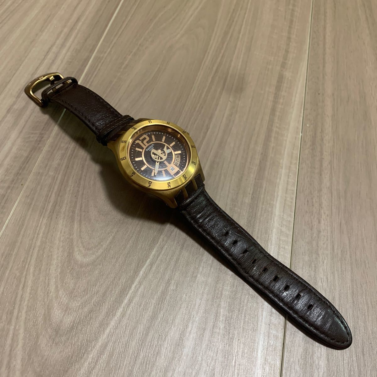 swatch スウォッチ SS ステンレススチール ブロンズ ブラウン レザーベルト クォーツ デイト Water Resistant PATENTED SWISS MADE V8_画像9