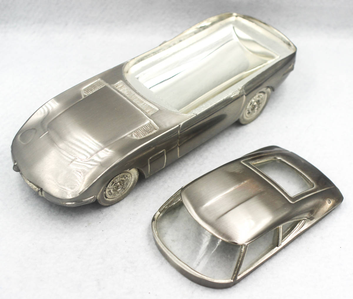 未使用 非売品 トヨタ２０００ＧＴ シルバー ダイキャスト（金属製） モデルカー 小物入れ アクセサリーケース シガレットケース ミニカー_画像8