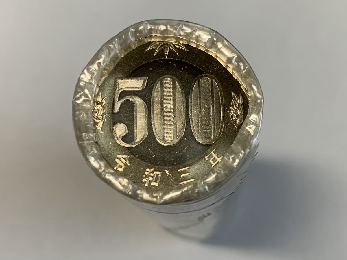 令和3年新500円硬貨 新貨ロール50枚 金融機関共通巻 棒金_画像1