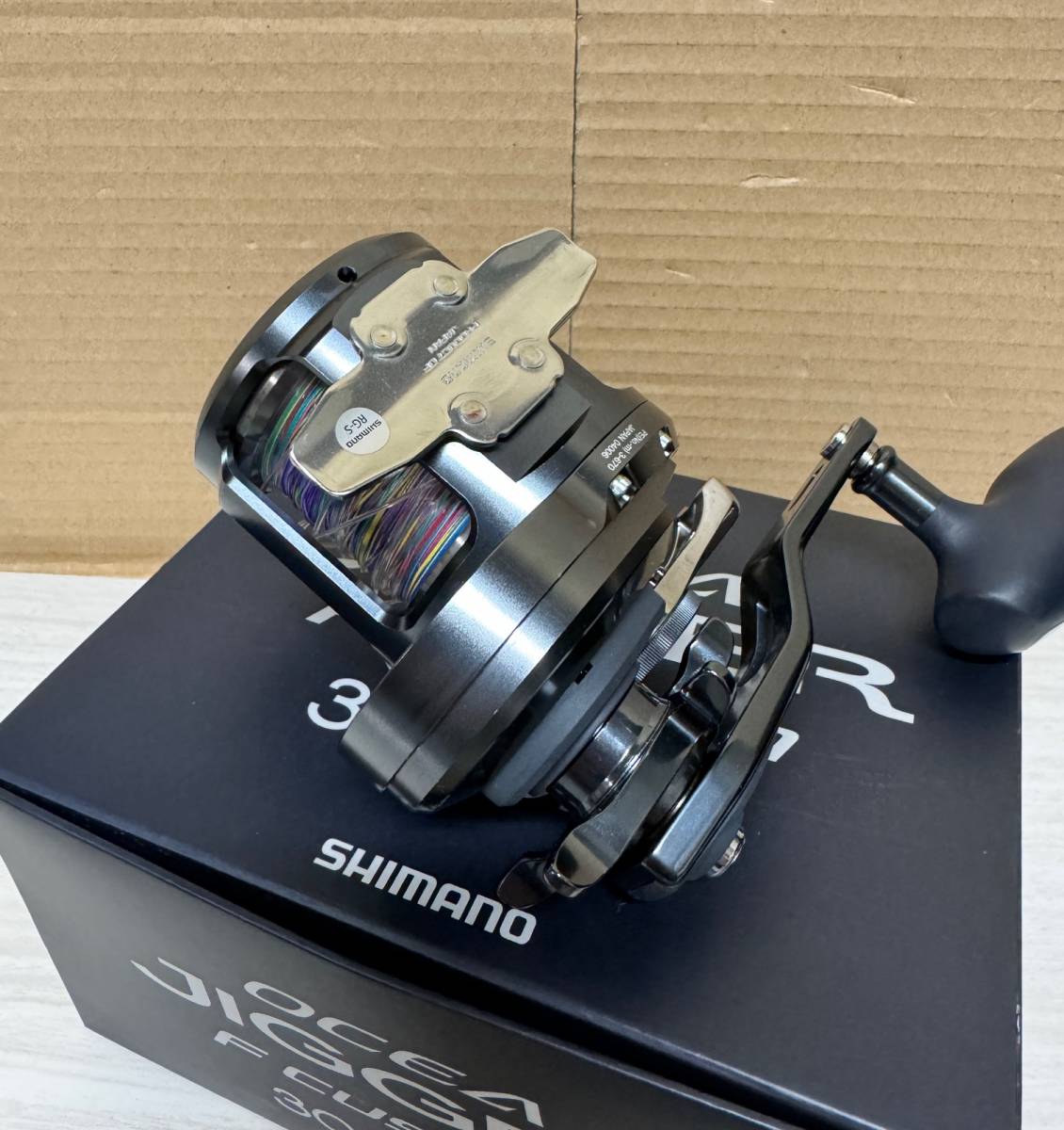 シマノ SHIMANO 19 オシアジガー Fカスタム 3000HG 使用1回 シマノ SHIMANO 19 オシアジガー Fカスタム 3000HG 使用1回