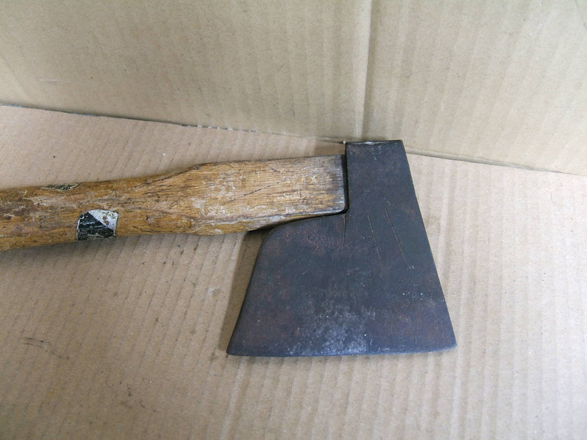  used gold . axe .. ono total length approximately 330mm firewood tenth mountain work worker for mountain . hand axe old ..387