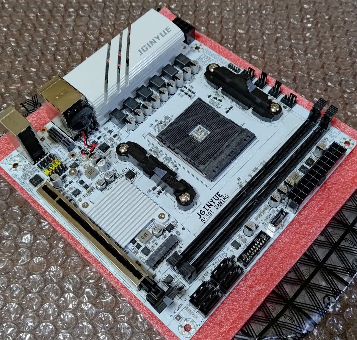 ほぼ新品 JGINYUE B550i GAMING Mini-ITX AM4 ホワイト M 2 x 2 ほぼ新品 JGINYUE B550i GAMING Mini-ITX AM4 ホワイト M 2 x 2