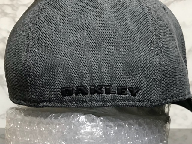 【未使用品】73A クール★OAKLEY オークリー キャップ 帽子 CAP クールなグレーの伸縮素材にブラックロゴ♪《伸縮前60㎝～64㎝位迄》_画像6