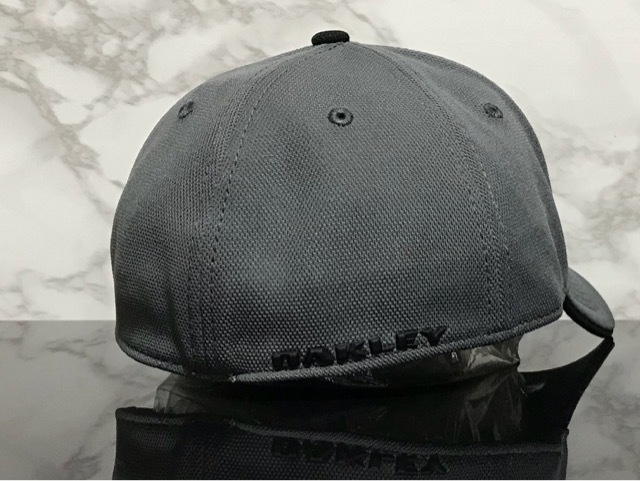 【未使用品】6C クール★OAKLEY オークリー キャップ 帽子 CAP クールなグレーの伸縮素材にブラックロゴ！《伸縮前56㎝～60㎝位迄》_画像5