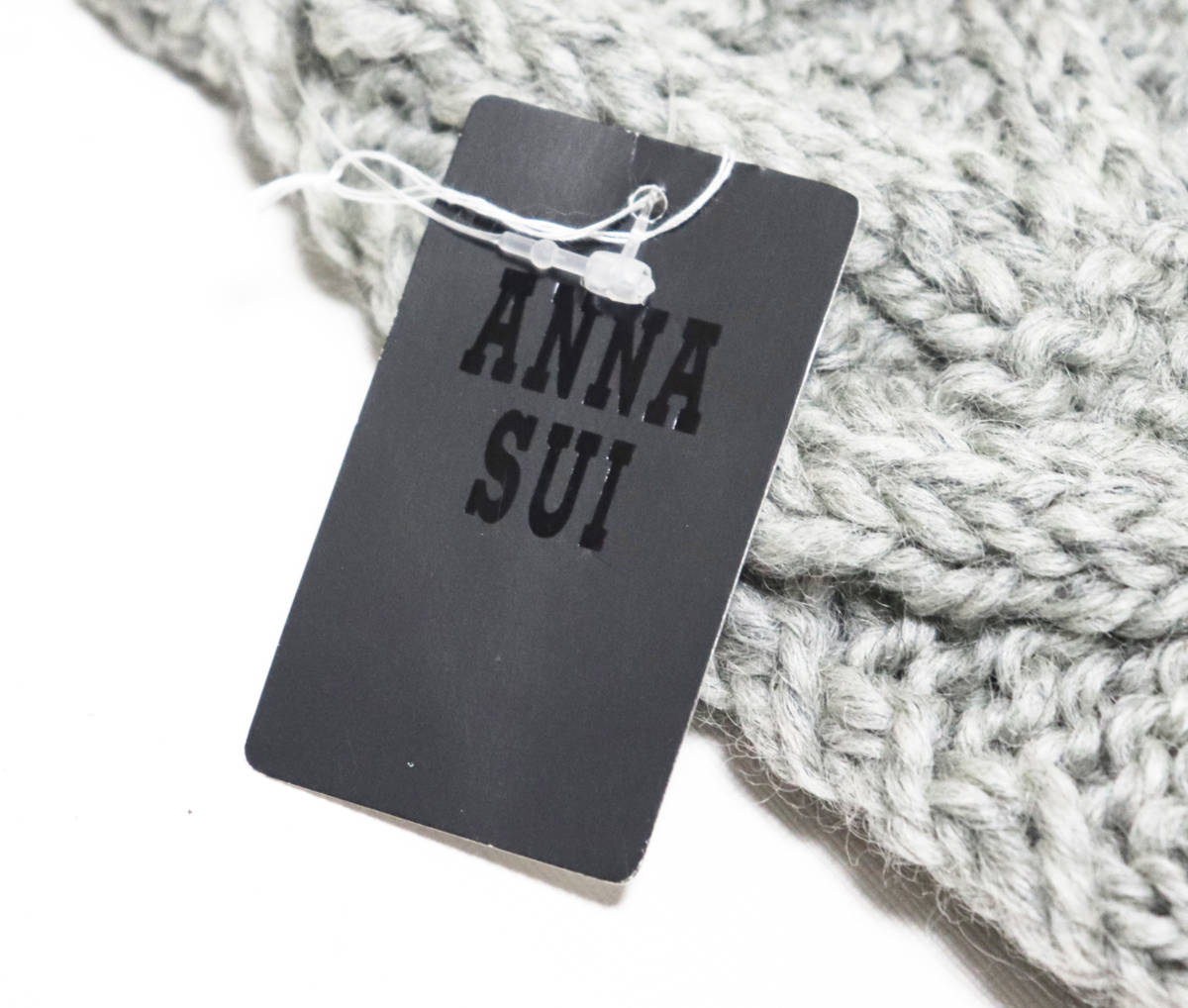 ANNA SUI アナスイ》新品 ざっくり編み ブローチ付き ネコ耳 ANNA SUI アナスイ》新品 ざっくり編み ブローチ付き ネコ耳