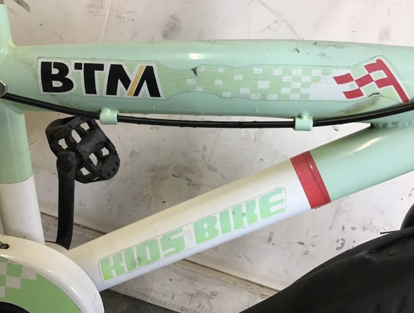 184★岐阜発　②△BTM/KIDS BIKE/子供自転車△16インチ/走行確認/サビ有り/タイヤひび割れ有り/サビ有り/現状品　R4.9/14★_画像5