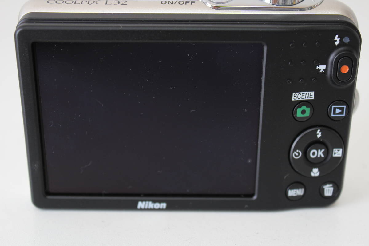 Nikon デジカメ COOLPIX L32 シルバー 乾電池式 使用感少(AM14)_画像3