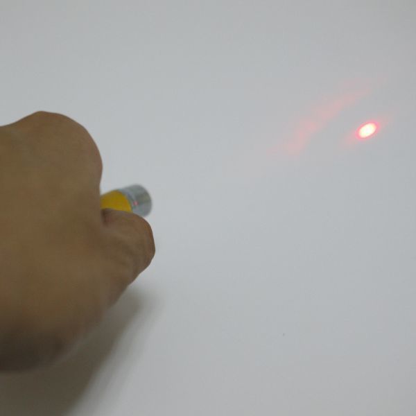  new model LED pointer light 3 in 1 (1 kind ) / Mini flashlight / cat. toy pre zen.!! test with battery 