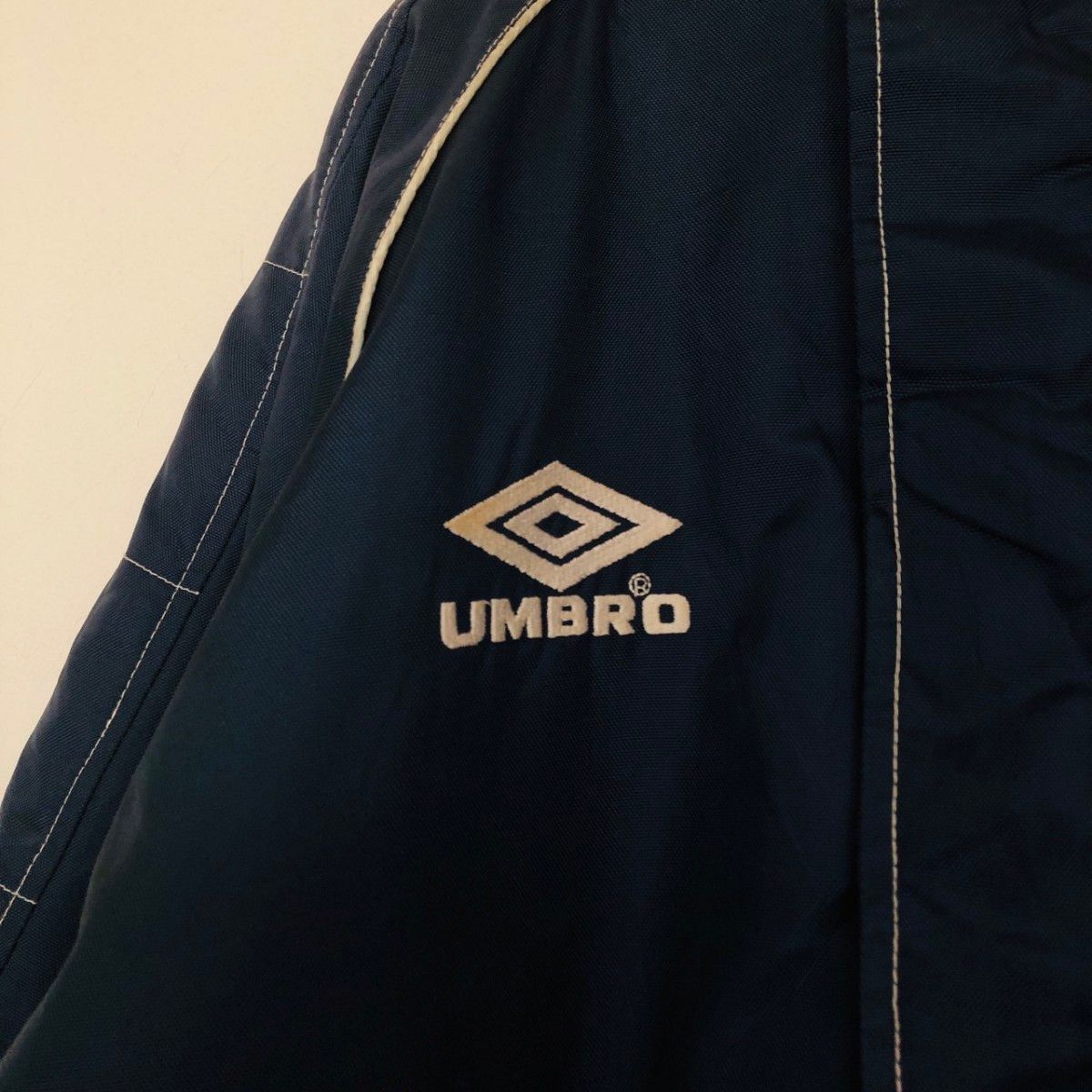 【希少旧タグ】UMBRO アンブロ 90s ワンポイントロゴ刺繍　中綿入りナイロンジャケット