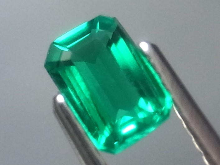 0.47ct b 新品・コロンビアカラー合成バイロンエメラルド 超希少入手困難・バイロン社製_画像3