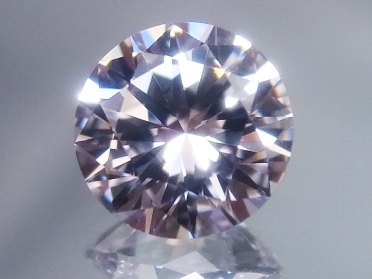 3.41ct 8mm 究極のExcellent cut 大粒キュービックジルコニア 理想的なラウンドブリリアンカット 人の手が一切触れていない完全未使用品_画像2