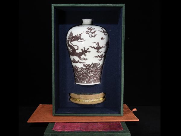 「明 宣徳年製 陶磁器 釉裏紅龍紋梅瓶」染付 置物 擺件 古賞物 中国古美術 旧蔵出