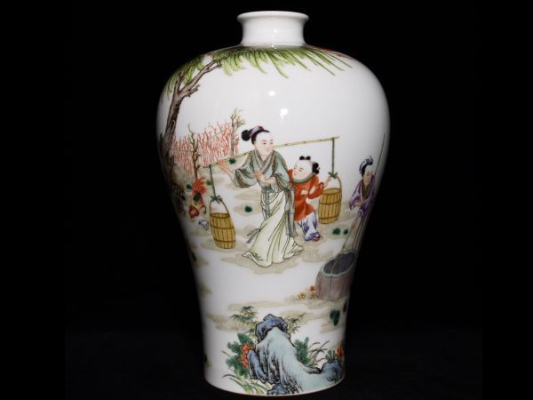 「清 雍正年製 陶磁器 粉彩人物梅瓶」染付 置物 擺件 古賞物 中国古美術 旧蔵出